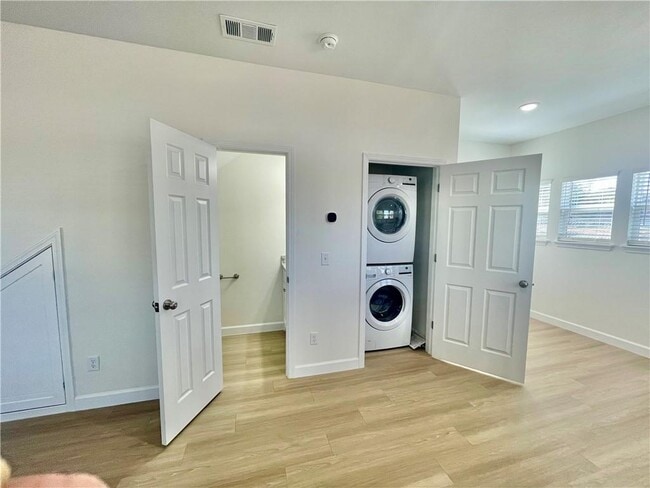 Building Photo - 506 Park St