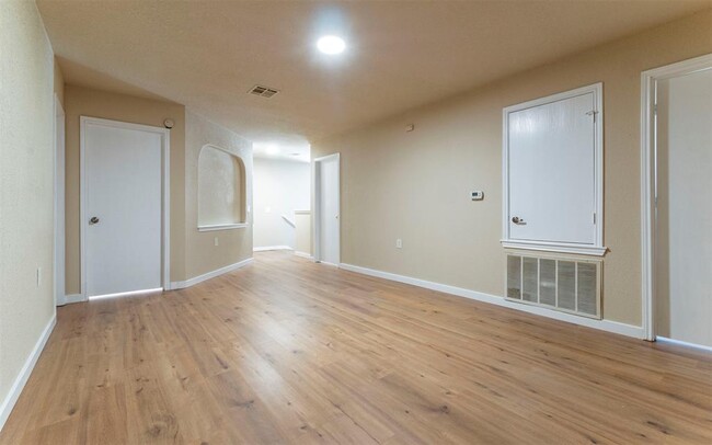 Building Photo - 7106 Thannas Way