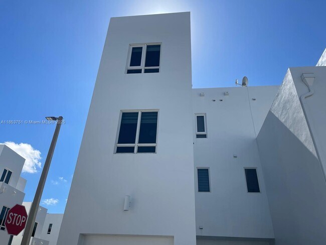Building Photo - 6415 NW 102nd Path