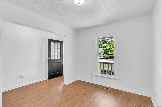 Building Photo - 7241 Avila Dr