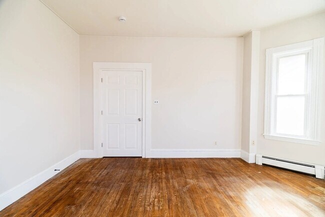 Building Photo - 4a Sherman St