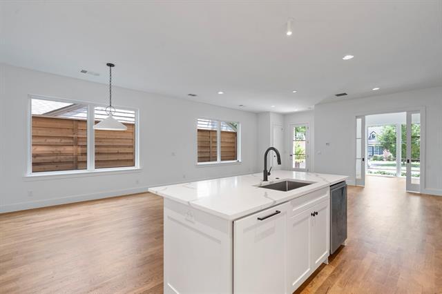 Building Photo - 5539 Longview St