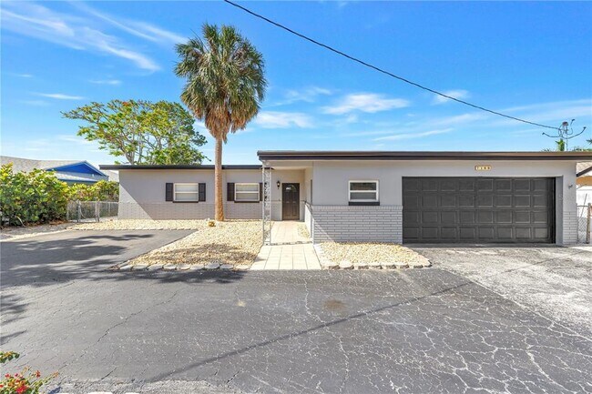 Building Photo - 7100 Shore Dr S
