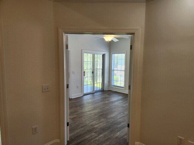 Building Photo - 411 Southbridge Blvd