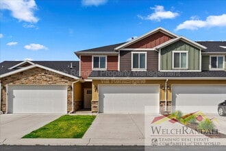 Building Photo - 2090 Carson Ave