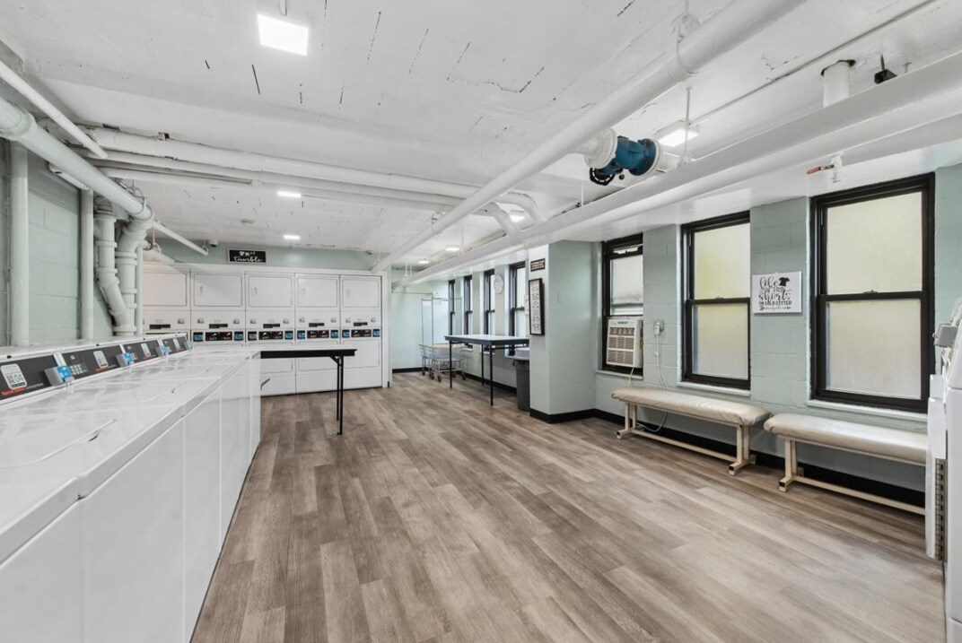 Building Photo - 3420 N Lake Shore Dr