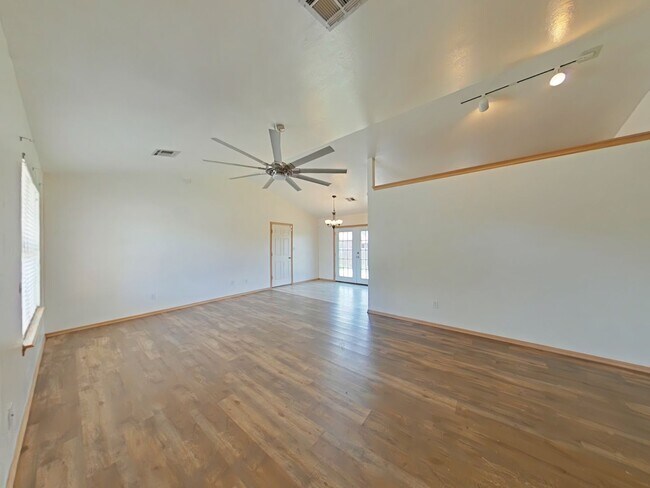 Building Photo - 6837 NW Willow Springs Dr