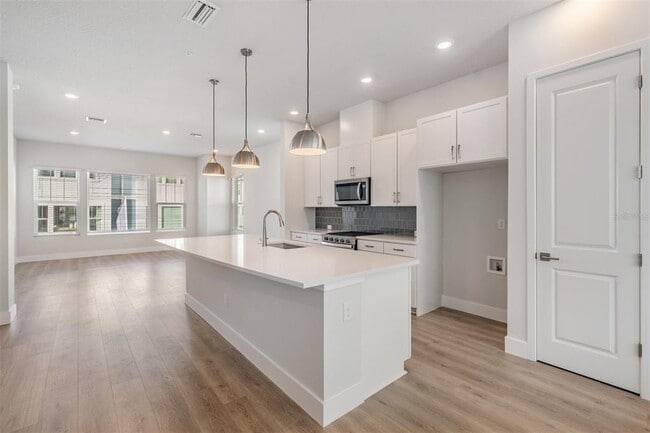 Building Photo - 6605 N Nebraska Ave