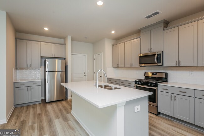 Building Photo - 1347 Sunny Lk Dr