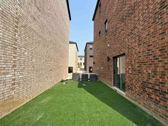 Building Photo - 210 Veracruz Dr