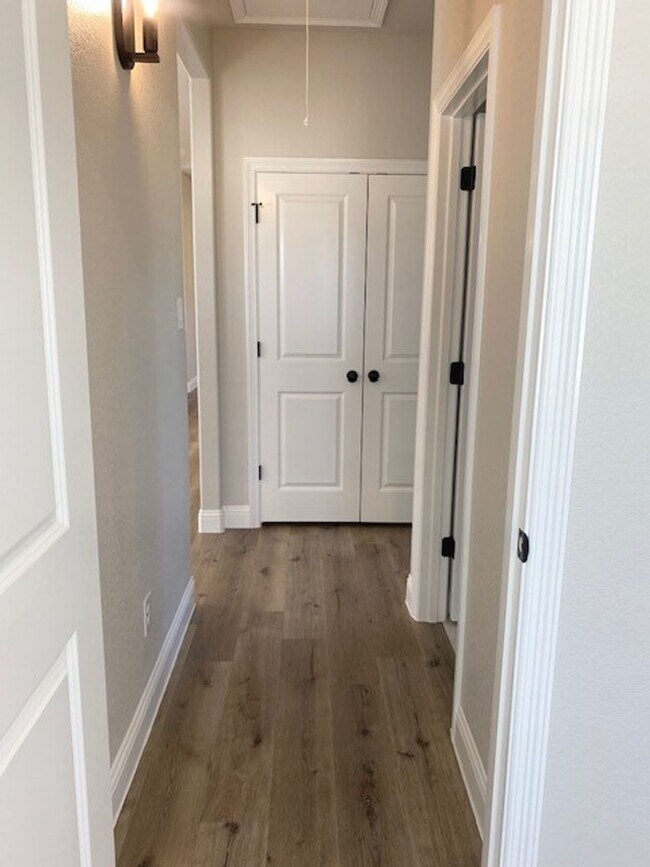 Building Photo - Beautiful Home located in Shannon Creek