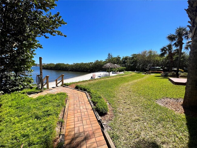 Building Photo - 1000 Scotia Dr