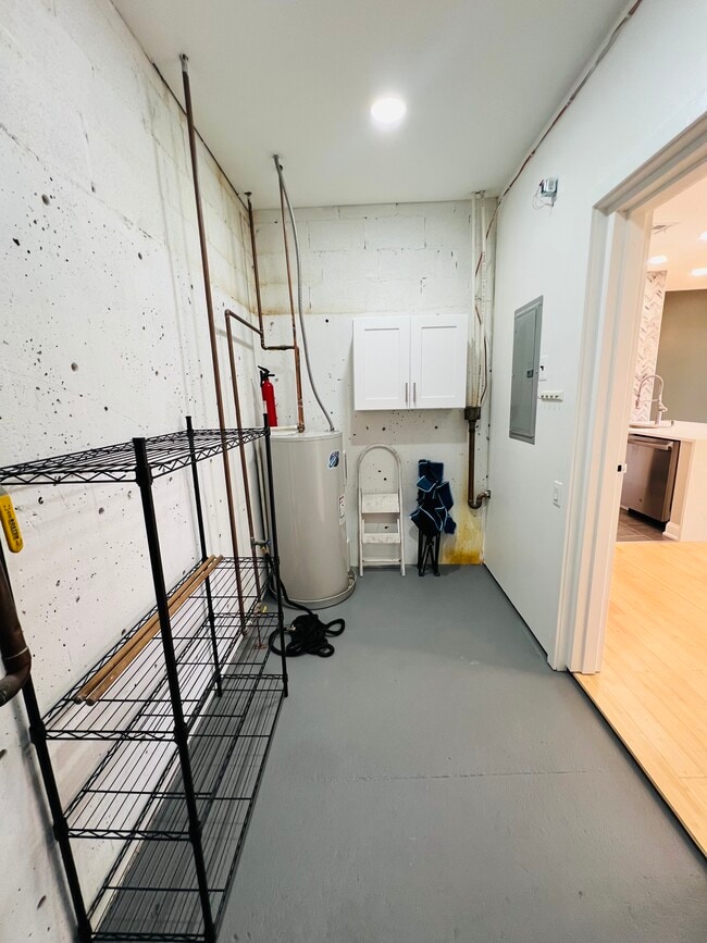 Building Photo - 182 Gay St