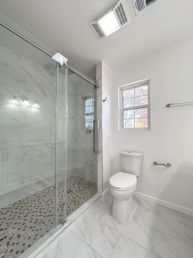 Building Photo - Midtown Tulsa: Stunning 4 bedroom 2 bathroom home