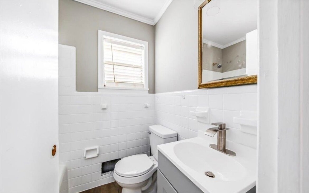 Building Photo - 2363 Robin Hood Rd