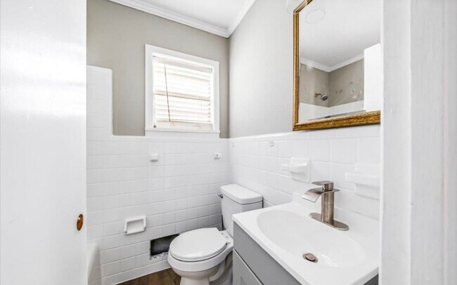 Building Photo - 2363 Robin Hood Rd