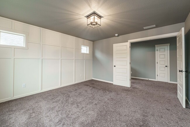 Building Photo - Stunning Salmon Creek Gem for Rent! - 3 Be...