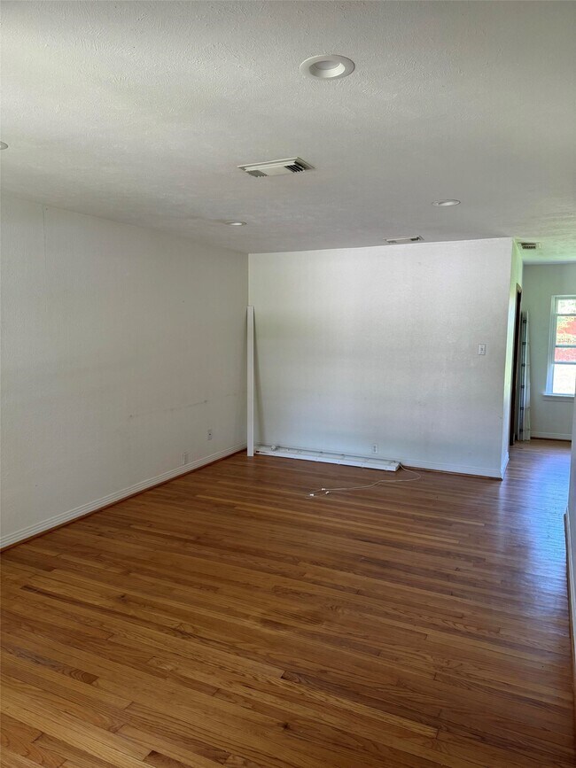 Building Photo - 946 Stonecrest Dr