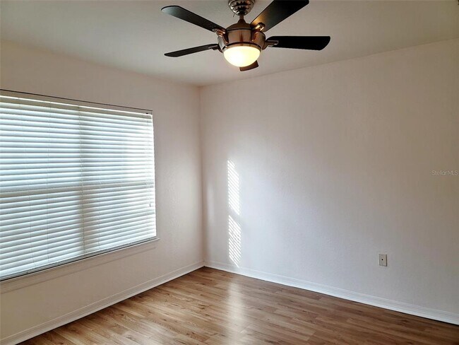 Building Photo - 5475 Vineland Rd