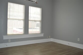 Building Photo - 303 Vincent St