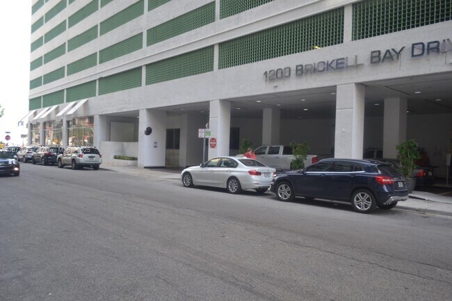 Building Photo - 1200 Brickell Bay Dr