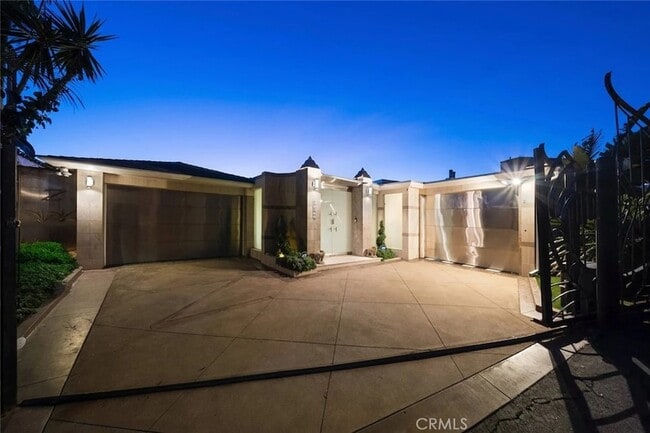 Building Photo - 31877 Circle Dr