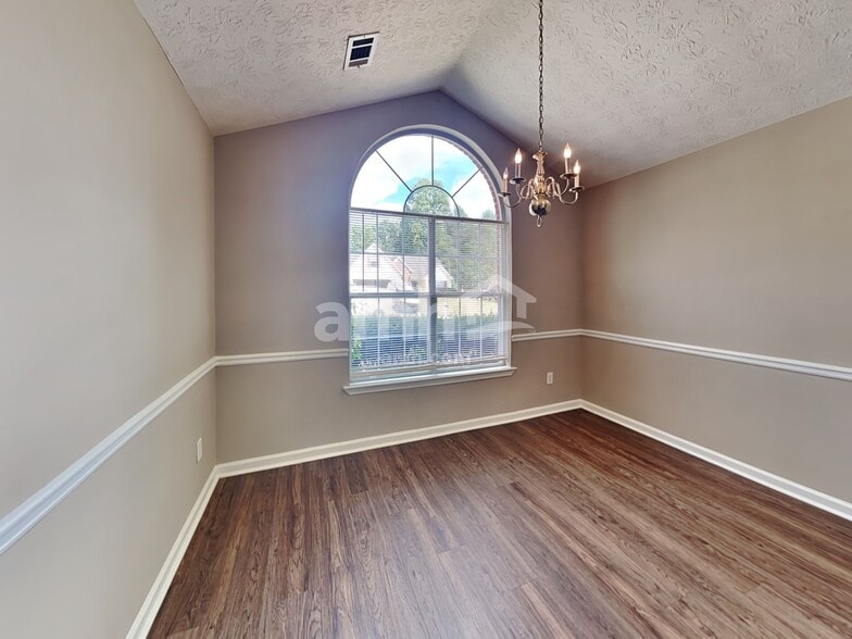 Building Photo - 1300 Wilkes Crest Dr