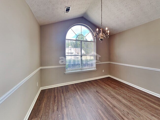 Building Photo - 1300 Wilkes Crest Dr