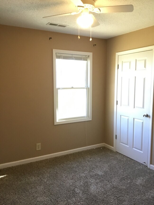 Building Photo - 3 Bedroom Home For Rent in Sango Area!