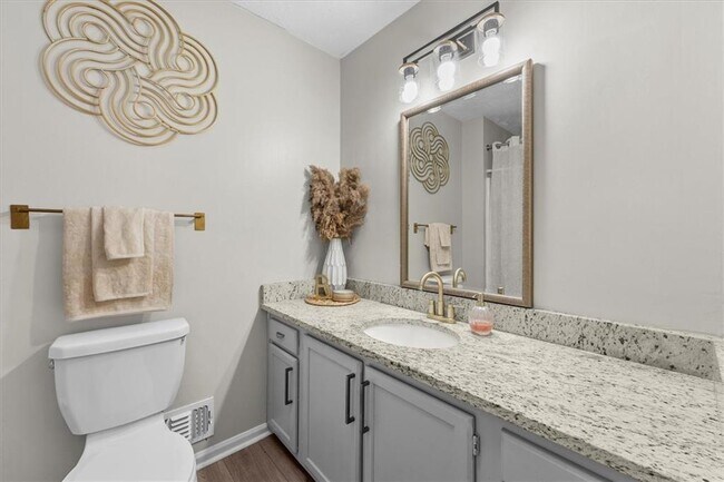 Building Photo - 4041 Woodbridge Ct
