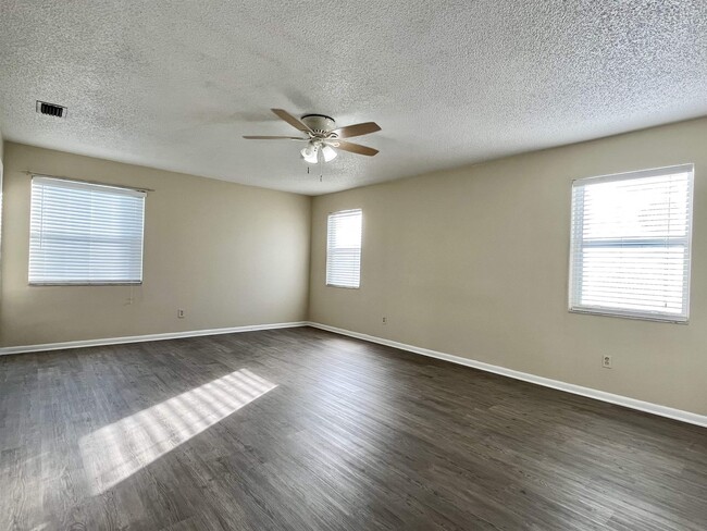 Building Photo - 13 E St