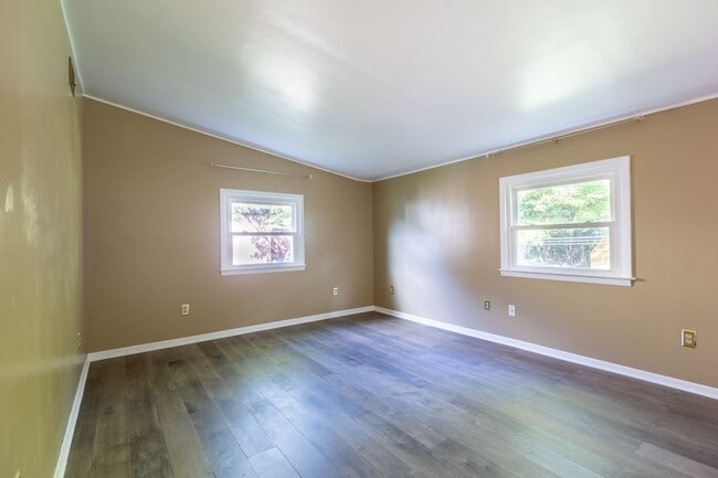 Building Photo - Lovely 3 BR/2 BA Single-Family Home in Gle...