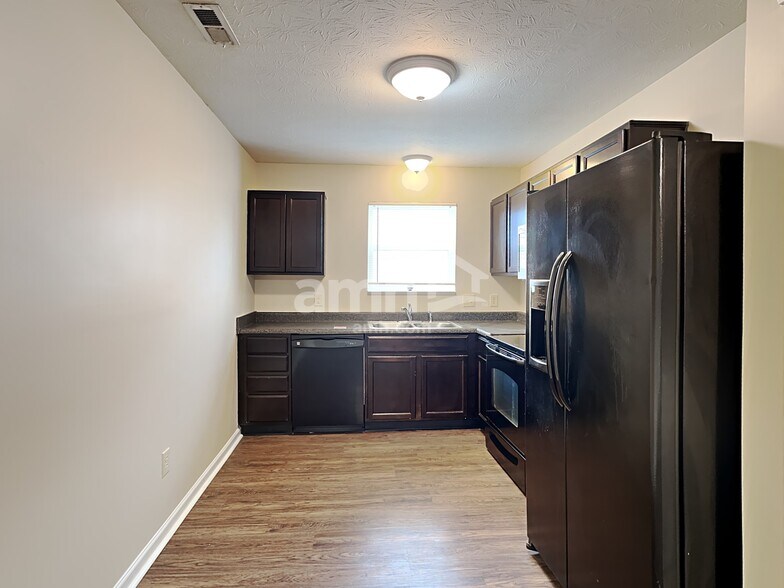 Building Photo - 606 Cross Wind Dr