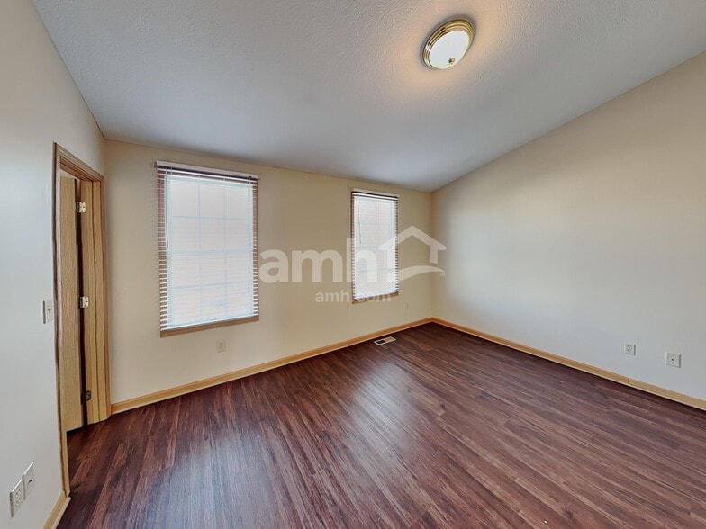 Building Photo - 395 Belfair Dr