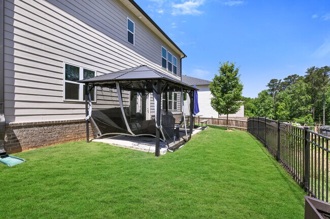 Building Photo - 3450 Sycamore Dr