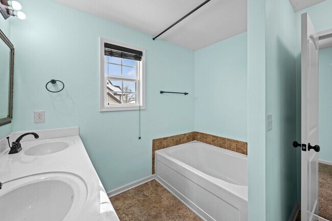 Building Photo - Move-In Special Available! Spacious 3BR Home with Bonus Room, Fireplace & Fenced Yard