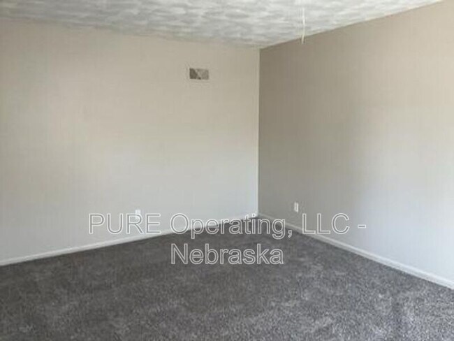 Building Photo - 3107 S 44th St