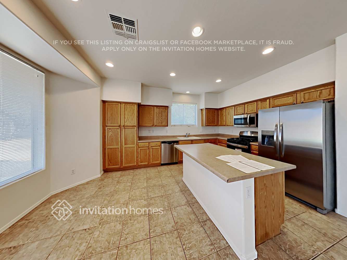 Building Photo - 3722 E Meadowview Dr