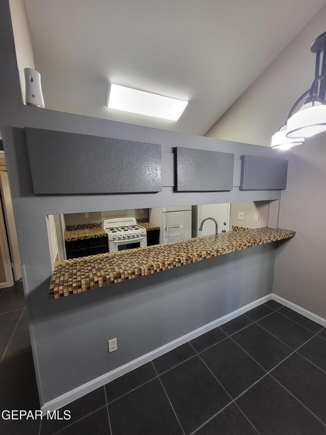 Building Photo - 1802 Frank Sinatra Pl