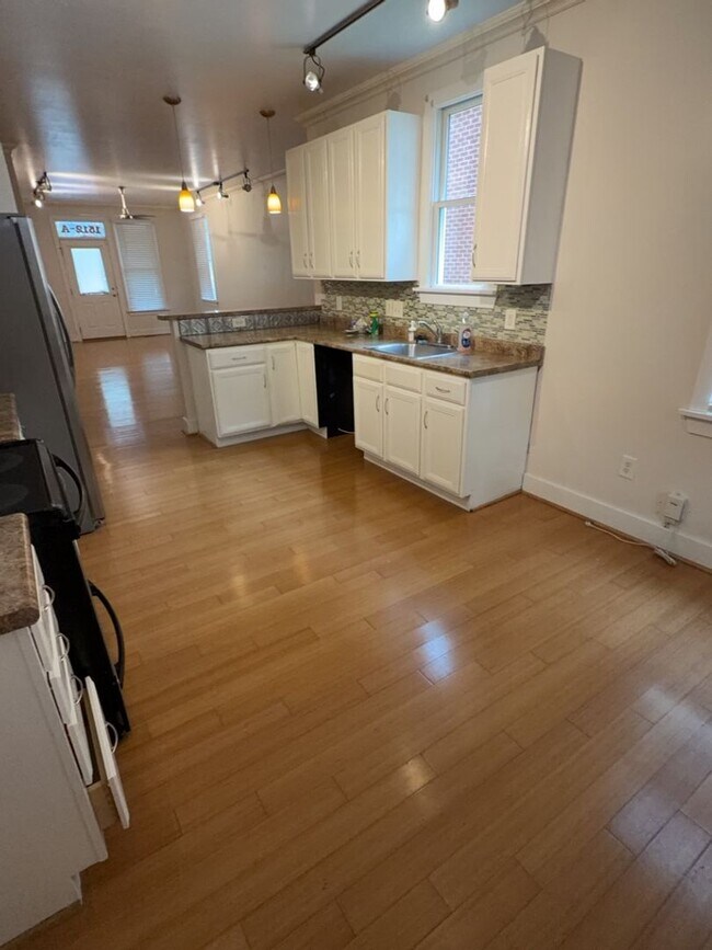 Building Photo - Stylish 2 Bedroom, 2 Bath Condo in the Heart of Manchester