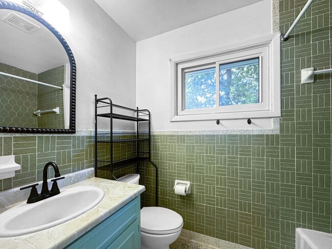 Building Photo - Charming 4 Beds 2 Baths Home in Chamblee!