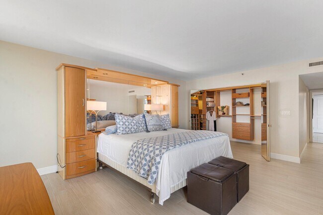 Building Photo - 5080 N Ocean Dr