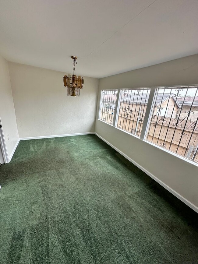 Building Photo - 3BR/2BA Single-Family House