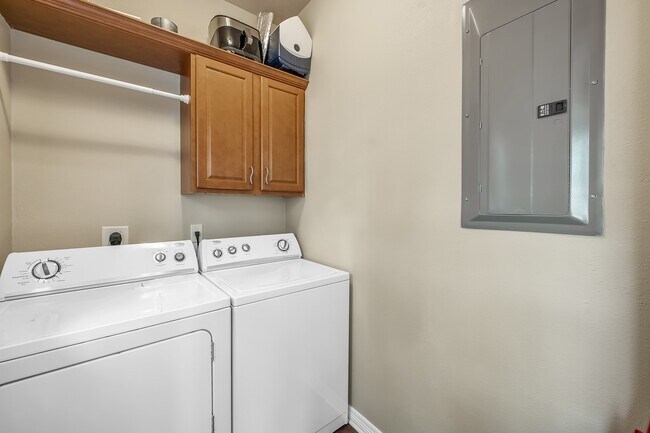 Building Photo - 305 Holleman Dr E