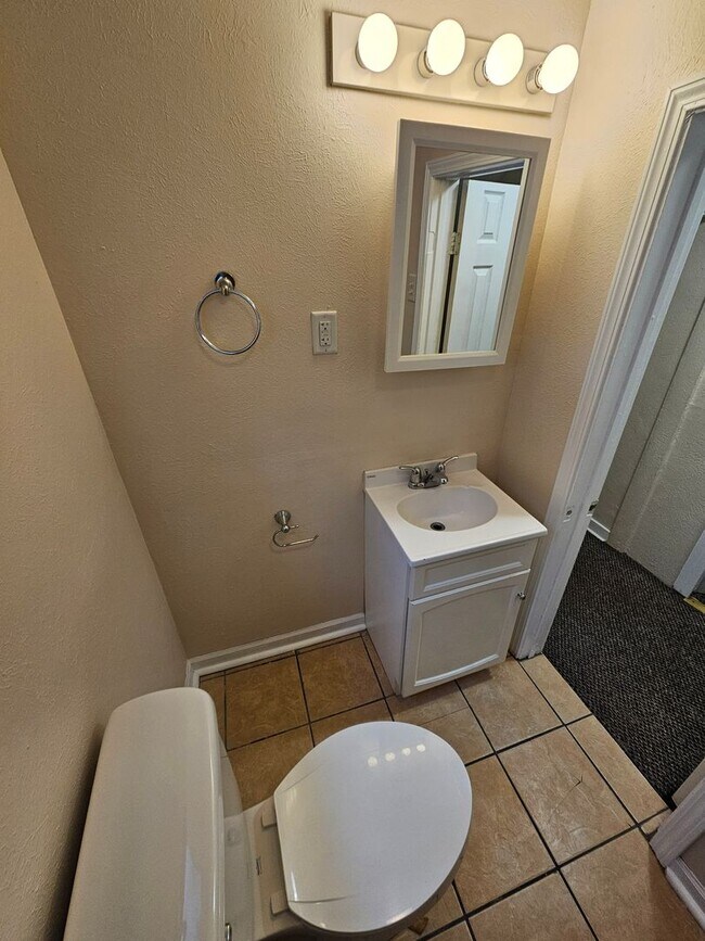 Building Photo - 519 Howard St