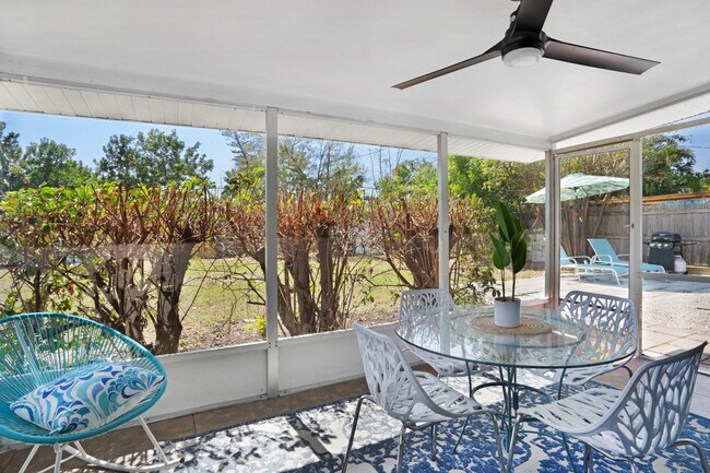 Building Photo - VACA or Short Term Furnished Chic Monthly Rental Home in Bradenton, FL