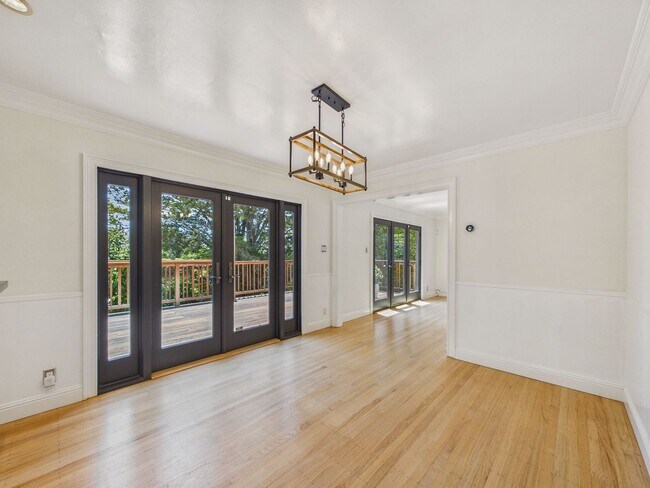 Building Photo - Beautiful serene and private Belmont home