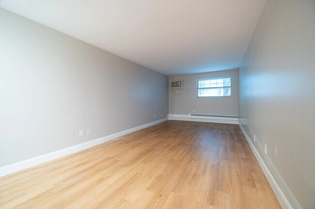 Building Photo - 4696 Tarryton Ct. S. Unit 7-1H