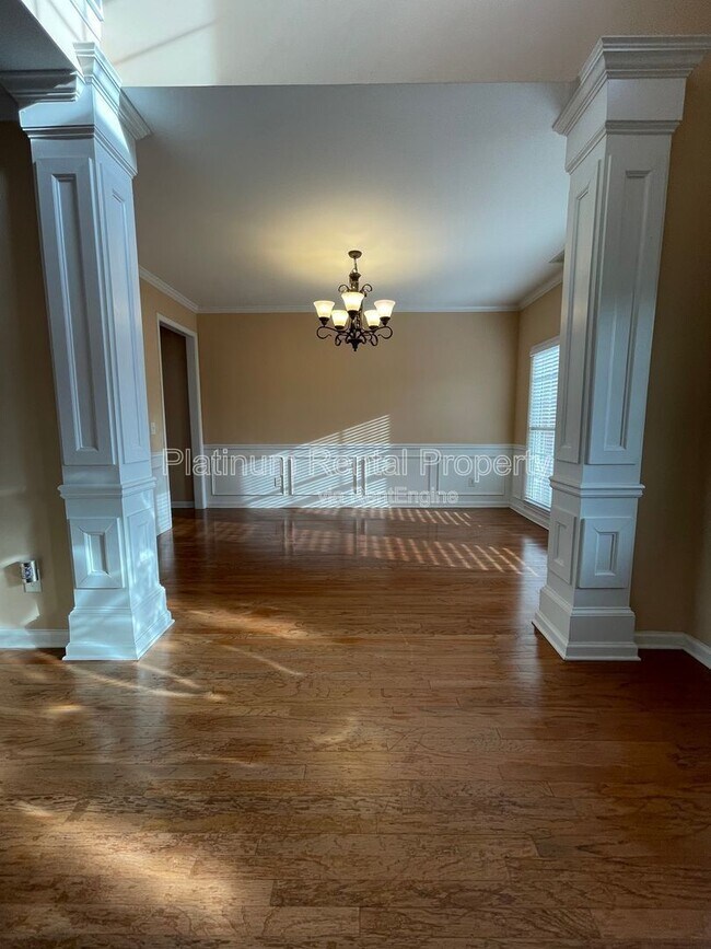 Building Photo - 2126 Malden Hill Dr