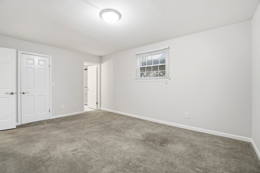 Building Photo - 9760 Bunker Hill Ln